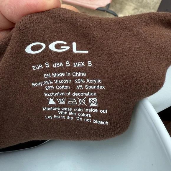 OGL Elegant Brown Long Sleeve Top Mid Thermal
Boatneck Tucks Brami Top 
SZ Small - Picture 8 of 9